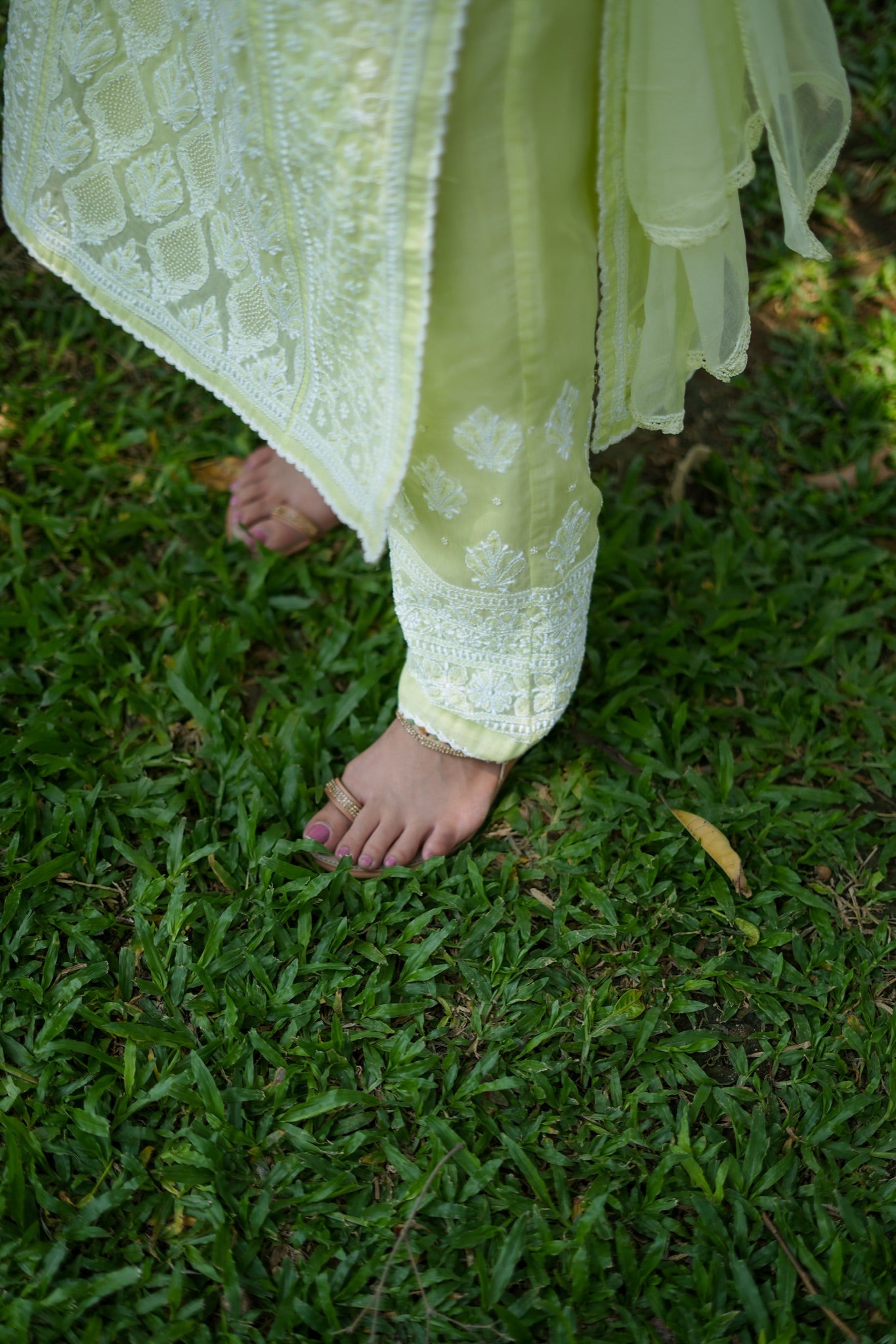 05SJ Jabili Chikankari Straight Kurti Narrow Pant Set